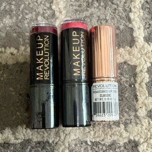 MAKEUP REVOLUTION Set of 3 lipsticks classic red, plum,‎ pink